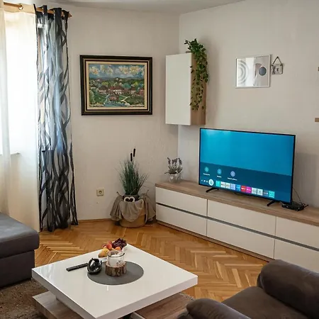 H&m 275 Apartment